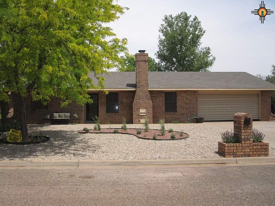 1st image of 900 Rosewood Dr