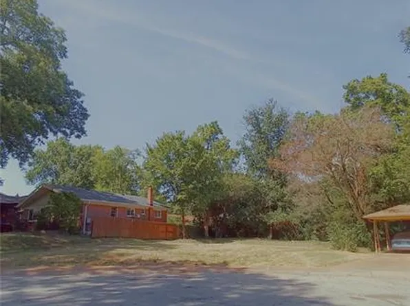 8015 Noel Ct, Saint Louis, MO 63130