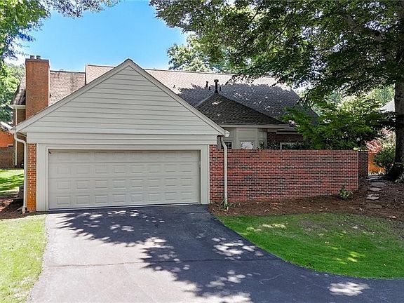 3rd image of 1809 Bedfordshire Dr