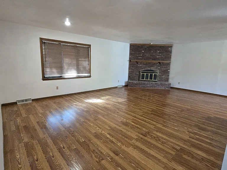 5900 Larson Ave — Photo 3