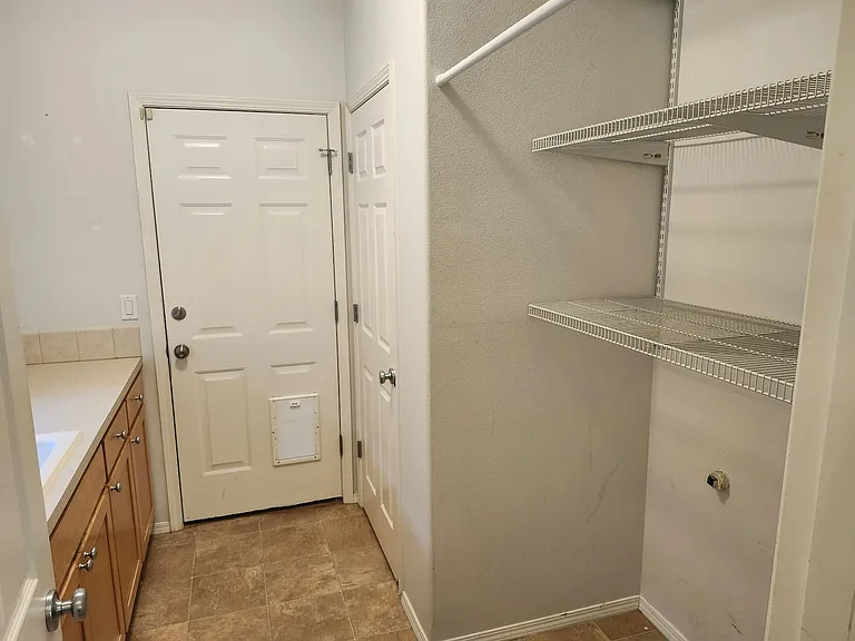 203 NE 55th Ave — Photo 15