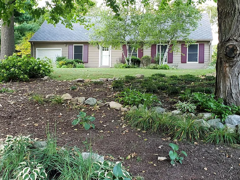 810 Elmwood Dr — Photo 1