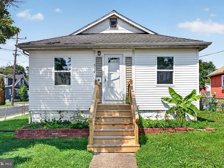 319 Laurel Ave — Photo 1
