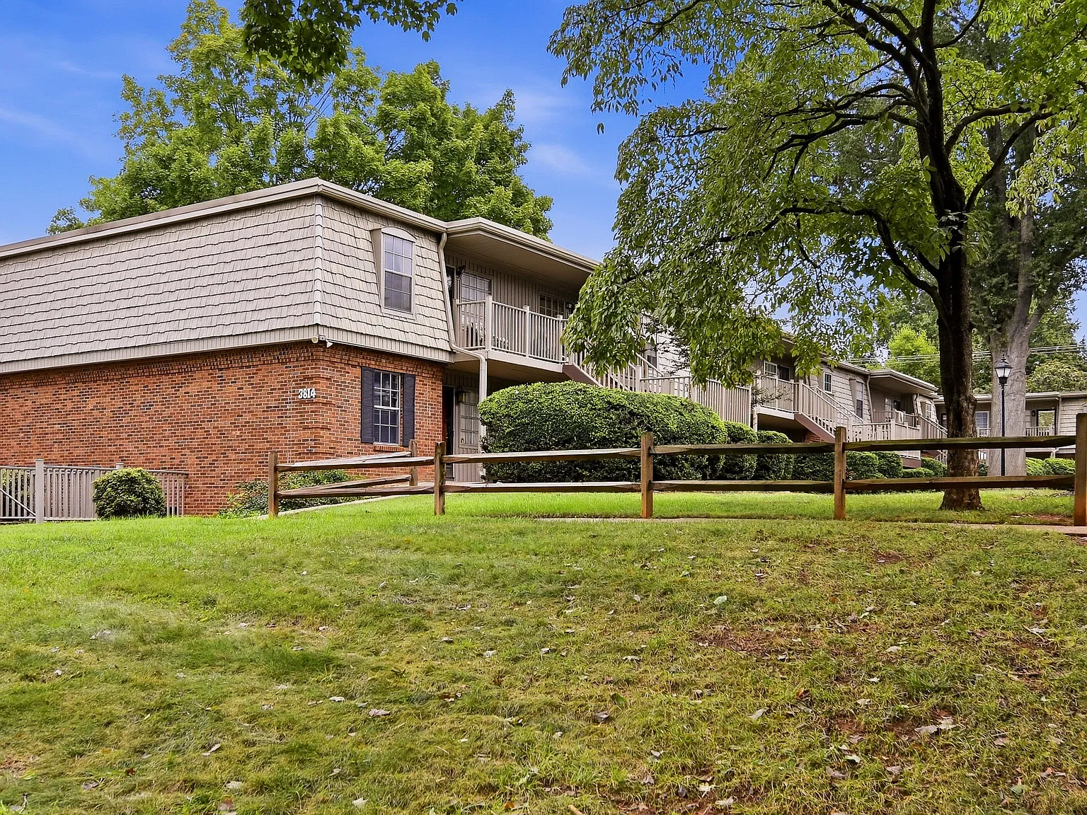 2 bed, 864 sqft, $1,000 — Photo 2