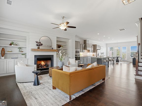 3rd image of 1910 Skyfall Cir