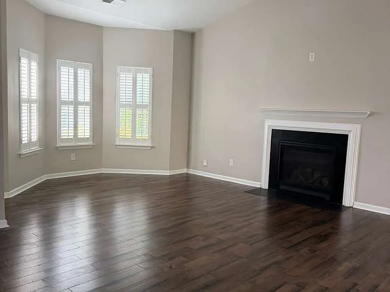 130 Caledonia Dr — Photo 4