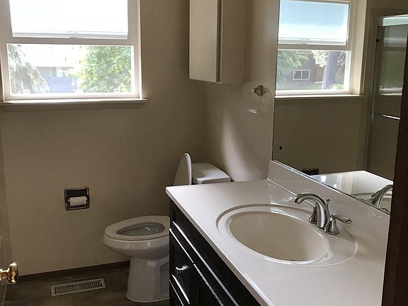 Main Floor Full Bath