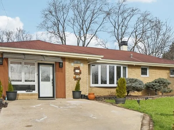 4228 Downers Dr, Downers Grove, IL 60515