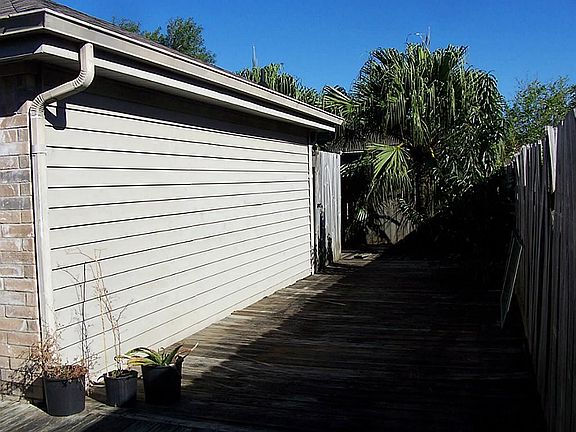 3rd image of 13530 Agarita Ln