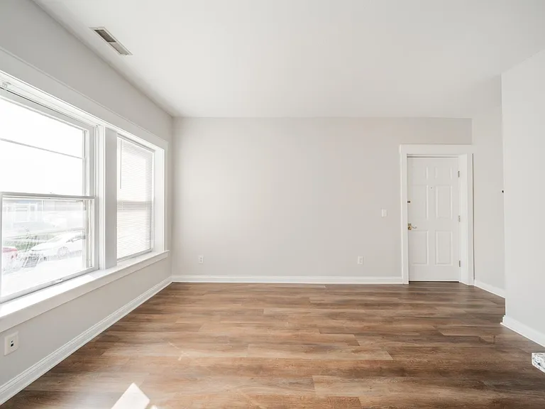 234 E 9th St #102 — Photo 16