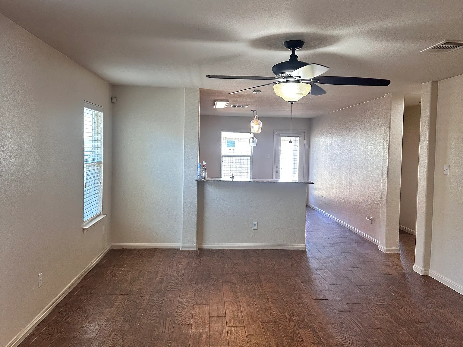 3 bed, 1397 sqft, $1,850 — Photo 4