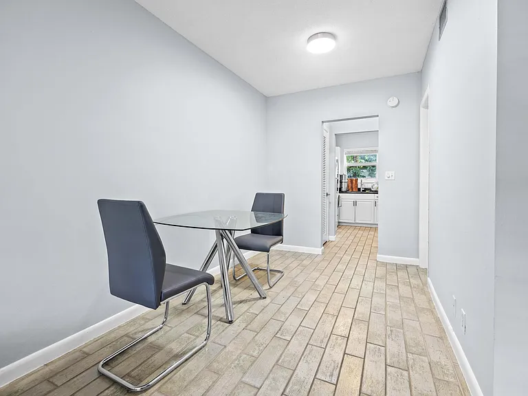1900 NE 8th Ct #104 — Photo 6