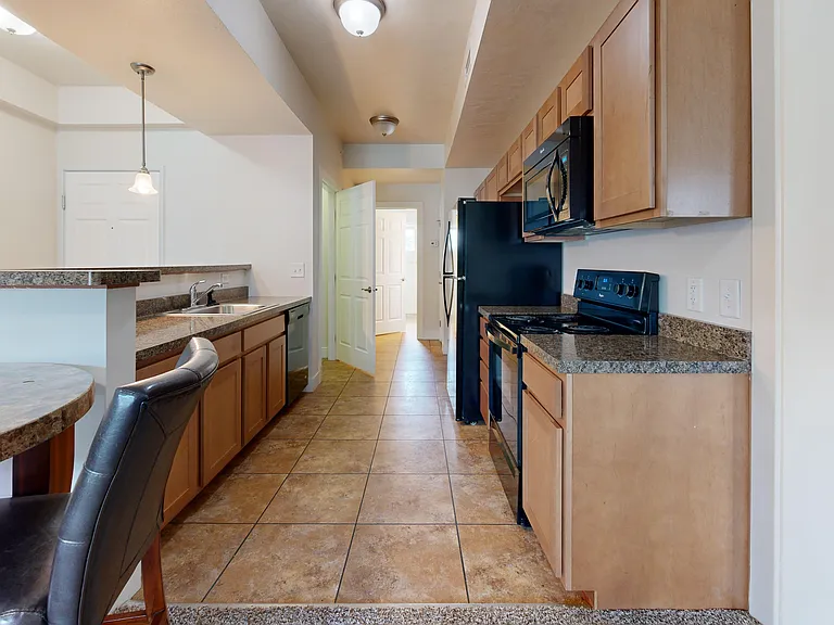 Auburn Ridge Apartments — Photo 11