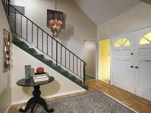 3rd image of 743 N Sunnyslope Ave