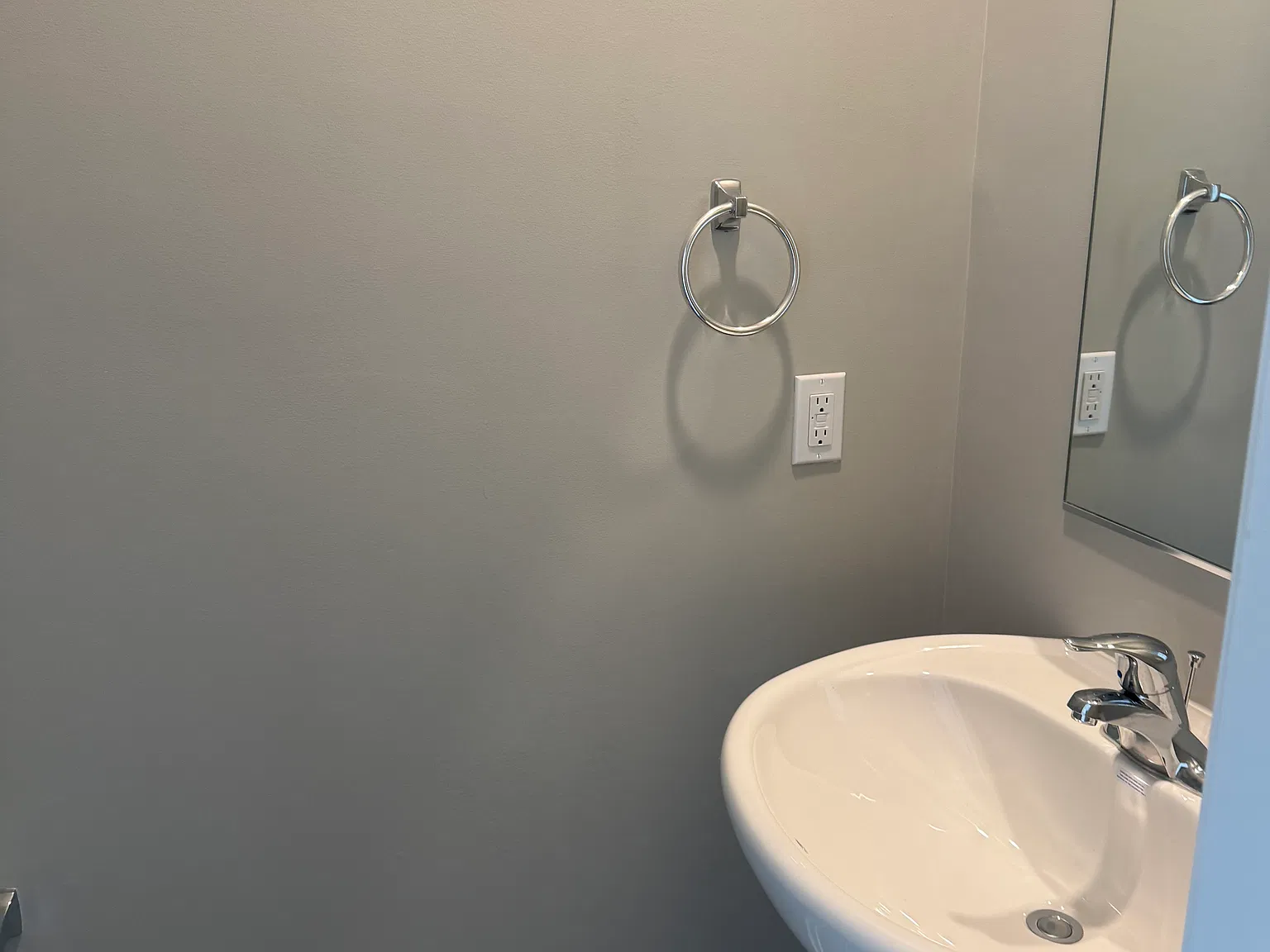 3 bed, 2.5 bath, 1600 sqft, $2,000 — Photo 4
