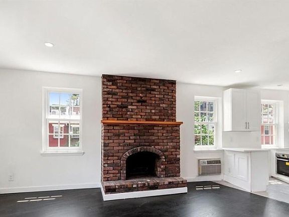 2nd image of 750 Greenwich St APT 3N
