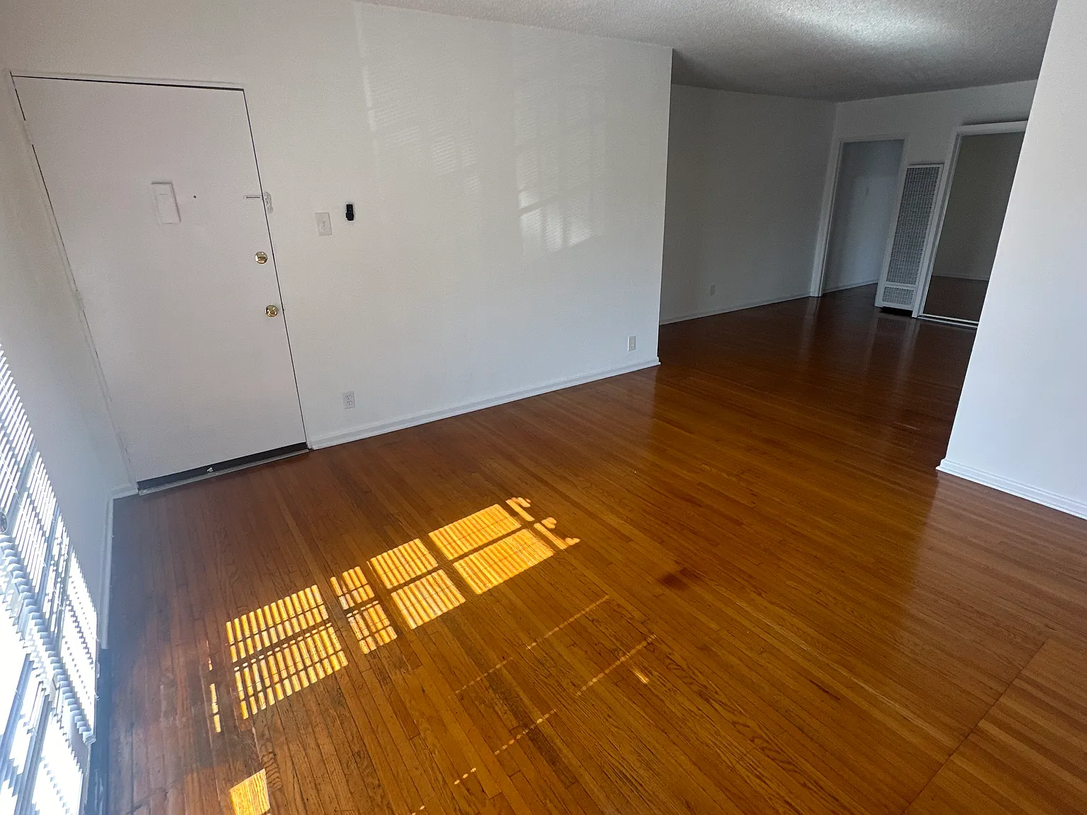 Studio, 620 sqft, $1,995 — Photo 3