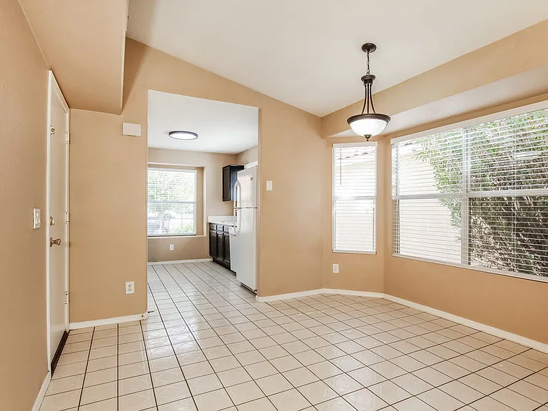 8015 W Laurel Ln — Photo 6