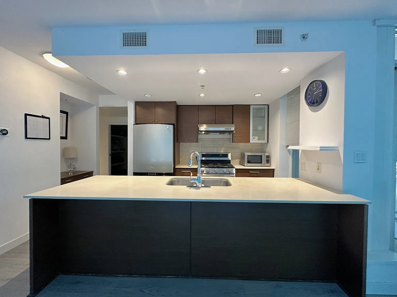 2 bed, 927 sqft, $2,800 — Photo 2