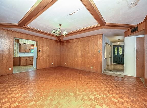 5th image of 404 Shadywood Ln