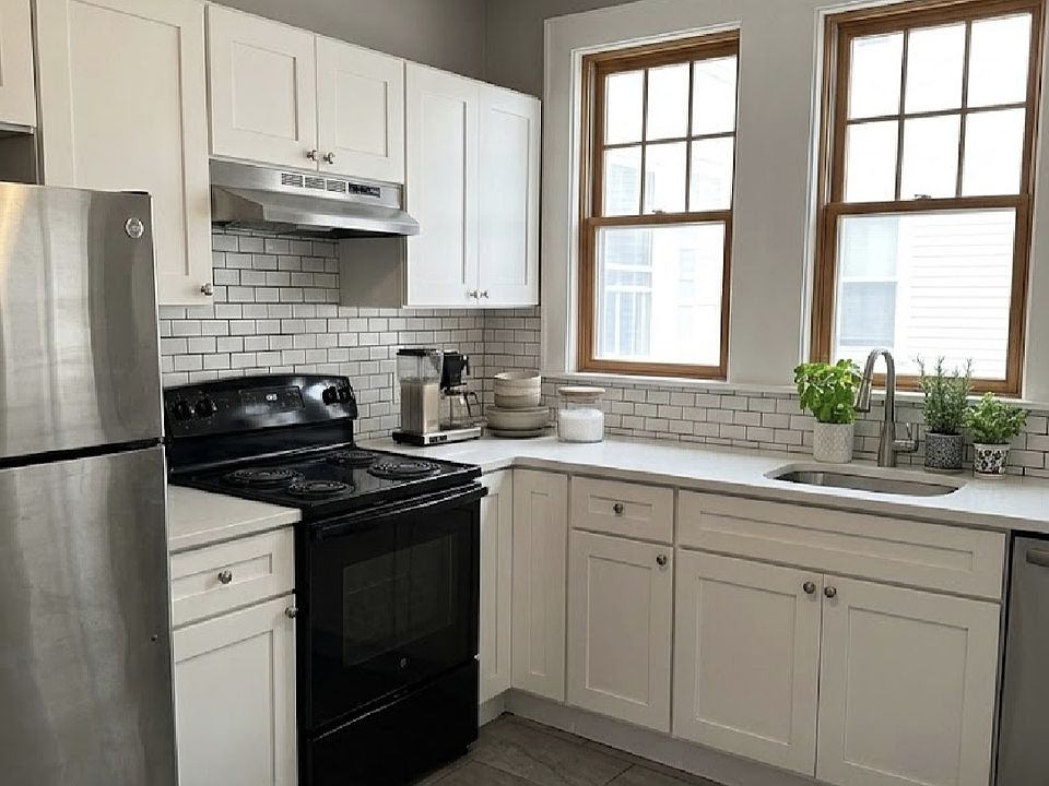 1st image of 40 Green St APT 2