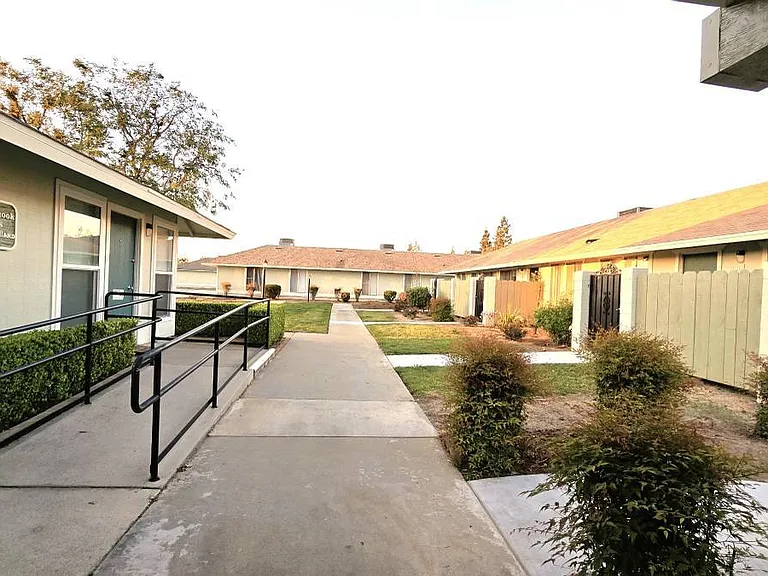 Northbrook Apartments — Photo 8