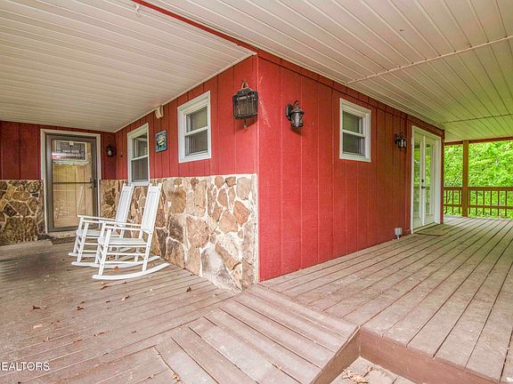 4th image of 355 Eli Ln