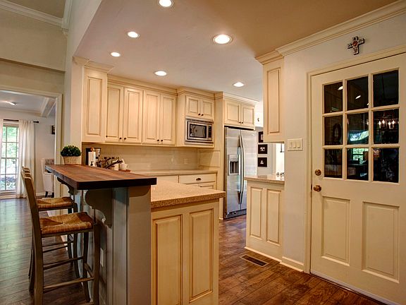 3rd image of 3118 Shenandoah Valley Dr