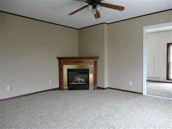 3rd image of 418 Armstrong St