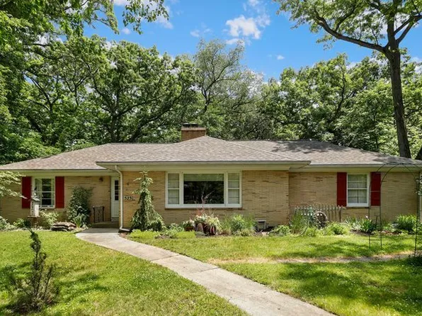 523 Glenwood Trl, Elgin, IL 60120
