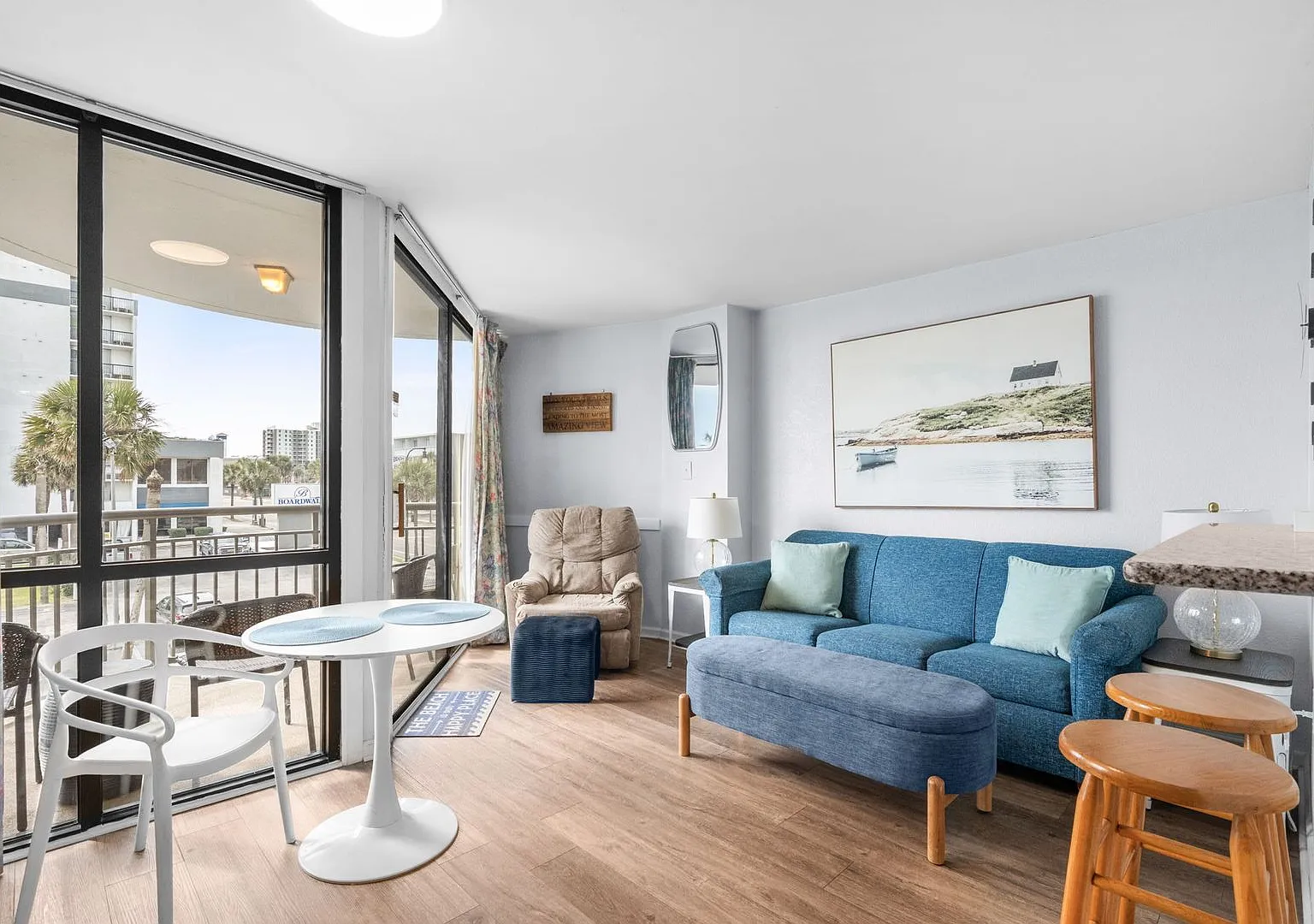 Cozy Coastal Escape for Snowbirds! 1 BR Oceanfront Condo (Oct-Mar) — Photo 1