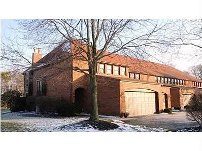 4536 Carriage Hill Ln photo 1