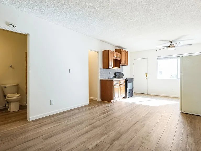 588 E. Mel Avenue - Hermosa Palms — Photo 7