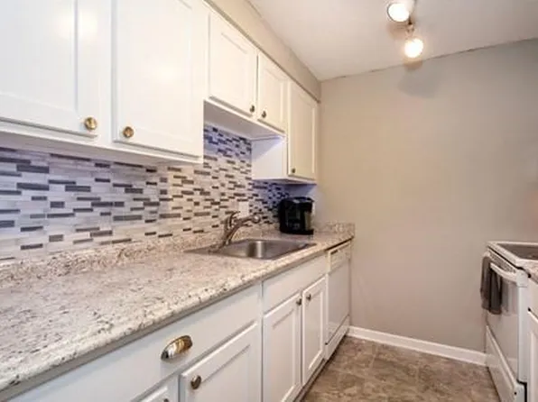 180 Main St APT 3308, Bridgewater, MA 02324