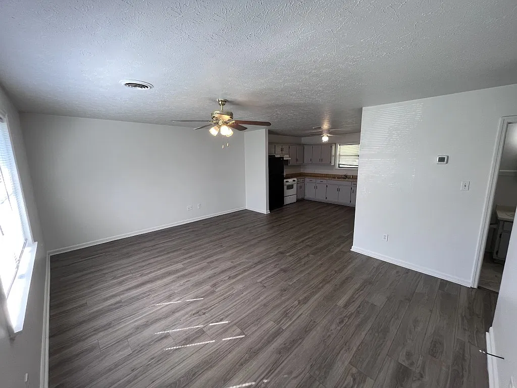 2 bed, 891 sqft, $1,275 — Photo 2