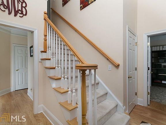4th image of 2112 Anderson Dr SE