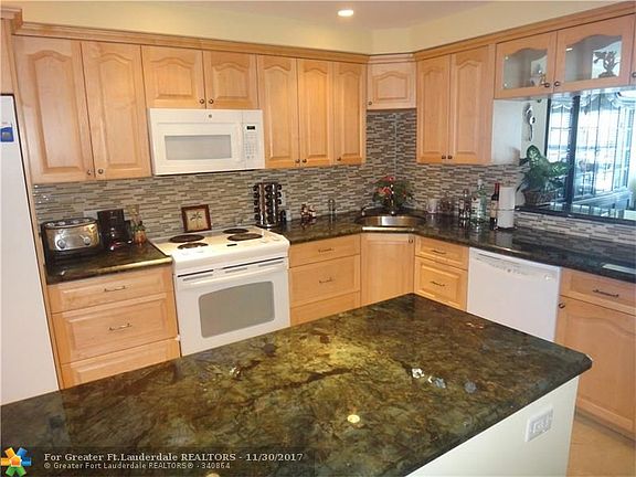 4th image of 3550 Galt Ocean Dr APT 910
