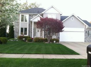 12831 Cobblestone Dr, Sterling Heights, MI 48313