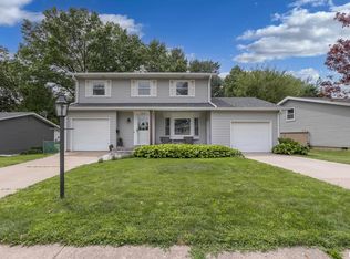 3404 Fairhaven Rd, Davenport, IA 52807