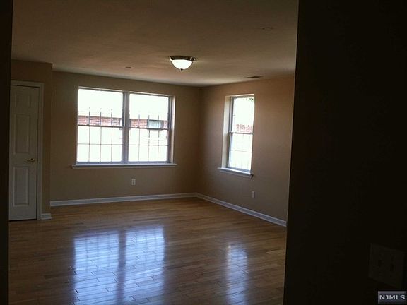 2nd image of 478 Essex St APT D