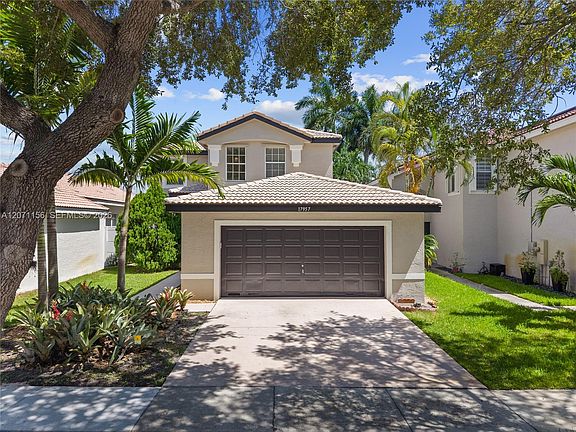 4th image of 17957 SW 30th Ct