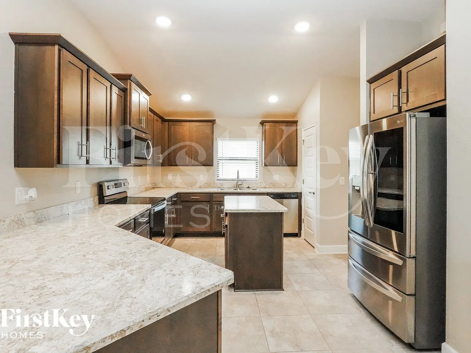4 bed, 3.0 bath, 2200 sqft, $2,400 — Photo 4