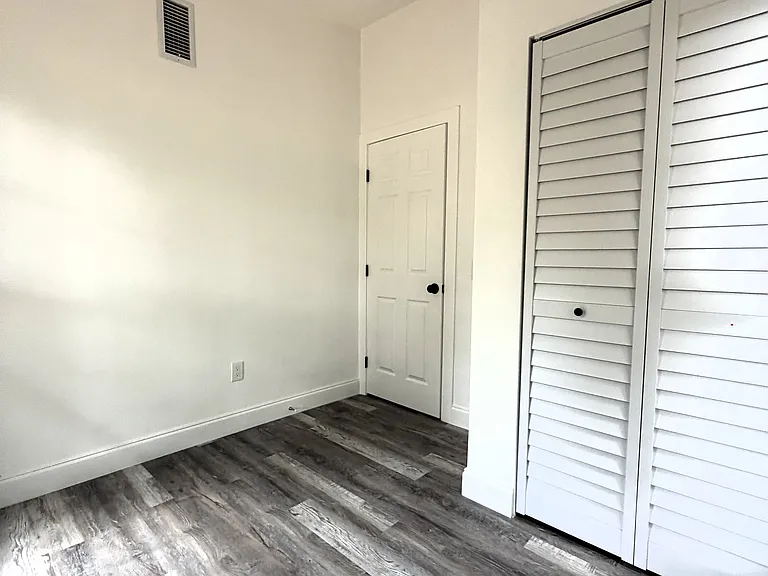1095 E Graves Ave — Photo 16