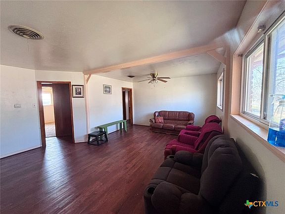 3rd image of 1206 Pine Dr