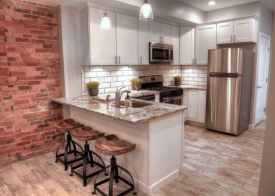 1st image of 331 Parkwood Ave
