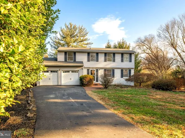 909 Cantle Ln, Great Falls, VA 22066
