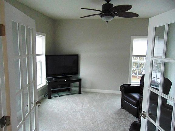 5th image of 844 Woodview Ave