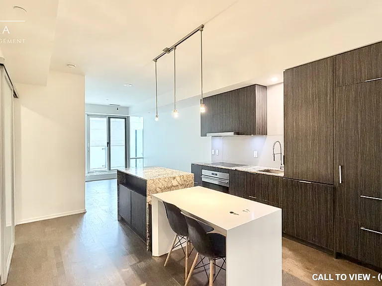 1 Bloor St E #524 — Photo 1