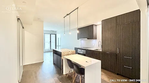 1 Bloor St E #524 Photo 1
