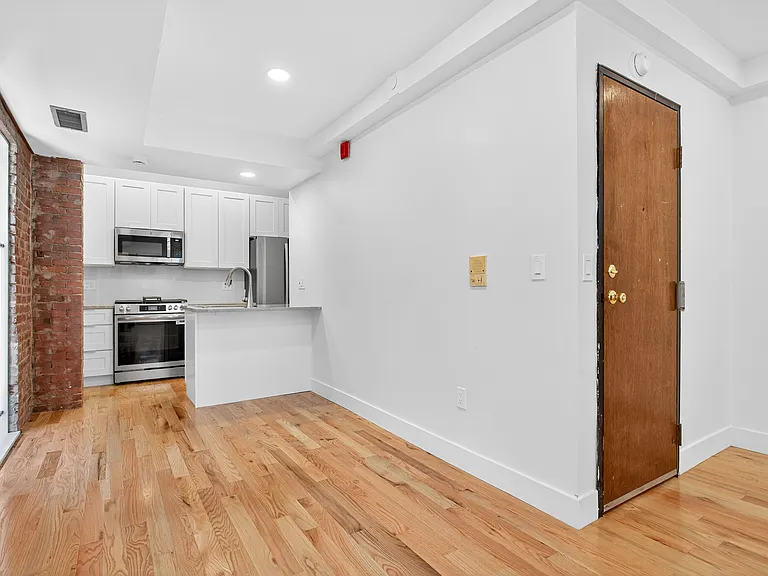 2213 Green St #B2 — Photo 5